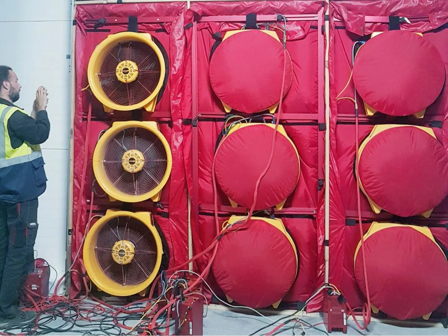 Large building airtightness test with Retrotec equipment